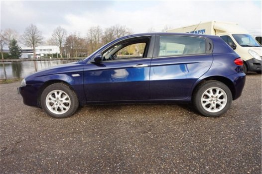 Alfa Romeo 147 - 1.9 JTD Distinctive , 5 DEURS, LEDER, AIRCO, NETTE EN GOED RIJDENDE 147, NAKIJKEN, - 1