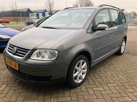 Volkswagen Touran - 2.0-16V FSI Trendl. GOED ADVERTENTIE LEZEN - 1