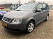 Volkswagen Touran - 2.0-16V FSI Trendl. GOED ADVERTENTIE LEZEN - 1 - Thumbnail