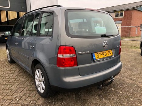 Volkswagen Touran - 2.0-16V FSI Trendl. GOED ADVERTENTIE LEZEN - 1