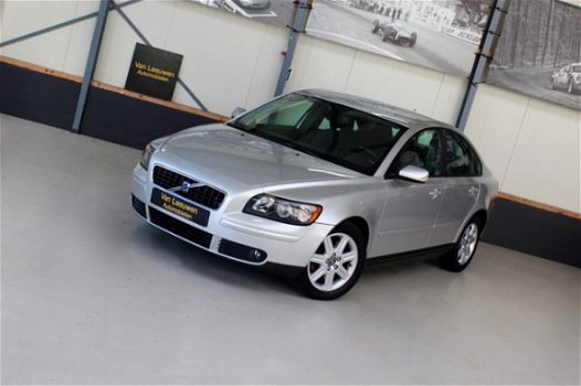 Volvo S40 - 2.4i Kinetic Youngtimer - 1