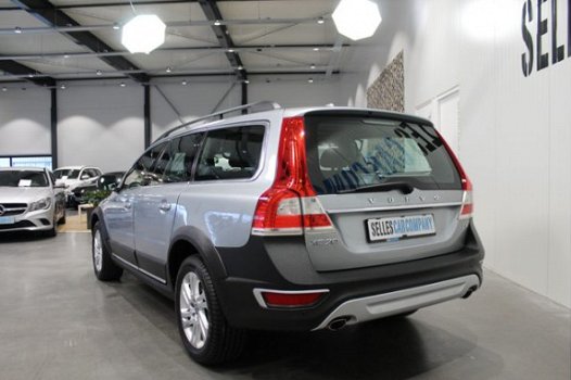 Volvo XC70 - 2.0 D4 FWD Navigatie | Stoelverwarming | RSE-entertainmentsysteem | LM Velgen | - 1