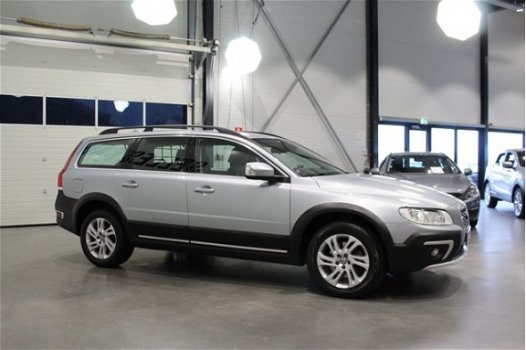 Volvo XC70 - 2.0 D4 FWD Navigatie | Stoelverwarming | RSE-entertainmentsysteem | LM Velgen | - 1