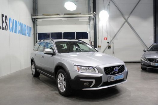 Volvo XC70 - 2.0 D4 FWD Navigatie | Stoelverwarming | RSE-entertainmentsysteem | LM Velgen | - 1