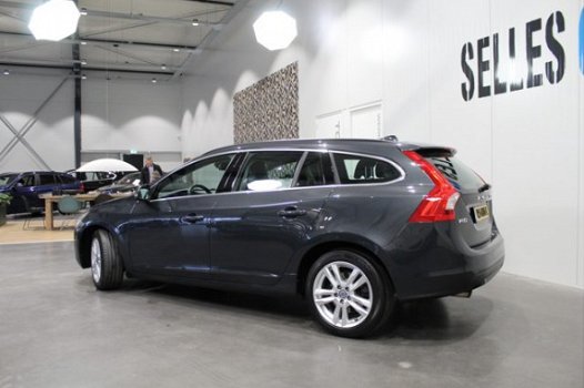 Volvo V60 - 2.0 D4 Summum | Xenon | Leder | Schuifkanteldak | Navigatie | - 1