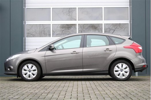 Ford Focus - 1.0 EcoBoost Trend Airco/Cruise/Elek.Ramen/C.V./Navi/PDC/Bluetooth/Trekhaak/Dealeronder - 1