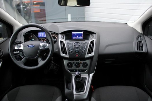 Ford Focus - 1.0 EcoBoost Trend Airco/Cruise/Elek.Ramen/C.V./Navi/PDC/Bluetooth/Trekhaak/Dealeronder - 1