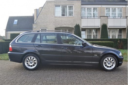 BMW 3-serie Touring - 320i Executive Automaat Leder Pdc Lm-Velgen + Inruil Mogelijk - 1