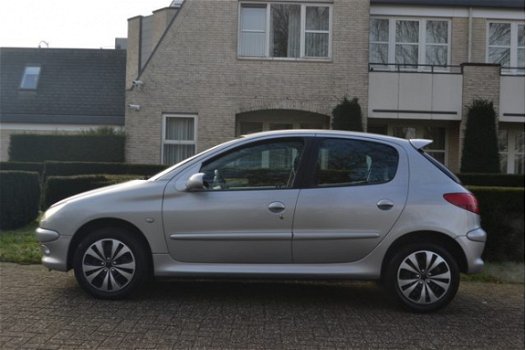 Peugeot 206 - 1.4 Gentry 5Drs. Airco Elek. Ramen APK + Inruil Mogelijk - 1