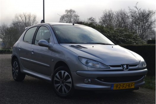 Peugeot 206 - 1.4 Gentry 5Drs. Airco Elek. Ramen APK + Inruil Mogelijk - 1