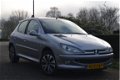 Peugeot 206 - 1.4 Gentry 5Drs. Airco Elek. Ramen APK + Inruil Mogelijk - 1 - Thumbnail