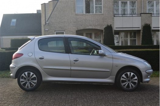 Peugeot 206 - 1.4 Gentry 5Drs. Airco Elek. Ramen APK + Inruil Mogelijk - 1