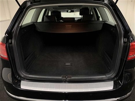 Volkswagen Passat Variant - 1.6 TDI Highline BlueMotion 2011 Zwart AIRCO - Navigatie - Panorama - NA - 1