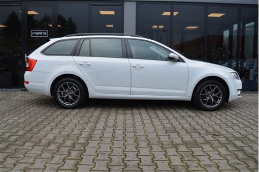 Skoda Octavia Combi - 1.2 TSI Ambition Businessline | Dealer Onderhouden | 16 Inch | Parkeer Sensore - 1