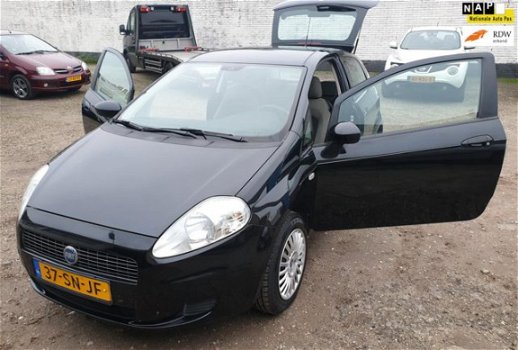 Fiat Grande Punto - 1.2 Sportsound ZEER NETJES KM 113.000 NAP BJ 2006 19-12-2020 APK , KLEUR ZWART - 1