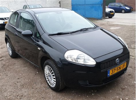 Fiat Grande Punto - 1.2 Sportsound ZEER NETJES KM 113.000 NAP BJ 2006 19-12-2020 APK , KLEUR ZWART - 1