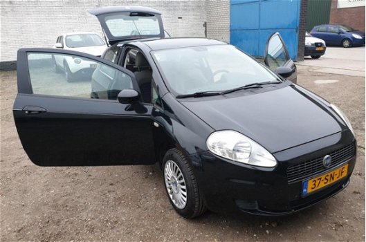 Fiat Grande Punto - 1.2 Sportsound ZEER NETJES KM 113.000 NAP BJ 2006 19-12-2020 APK , KLEUR ZWART - 1