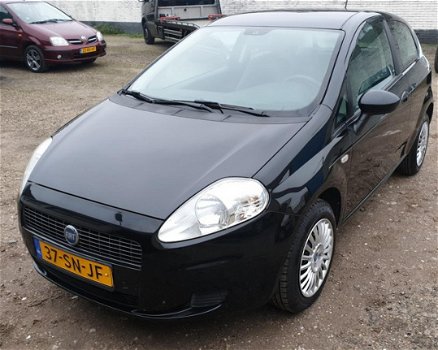 Fiat Grande Punto - 1.2 Sportsound ZEER NETJES KM 113.000 NAP BJ 2006 19-12-2020 APK , KLEUR ZWART - 1