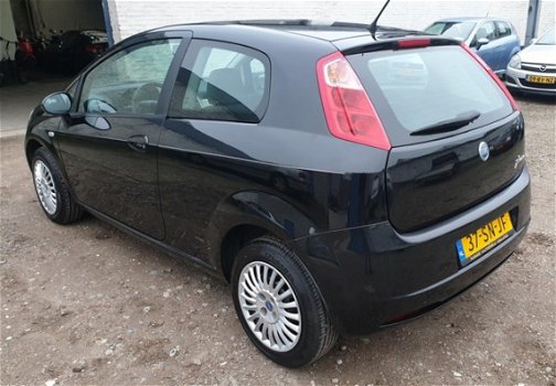 Fiat Grande Punto - 1.2 Sportsound ZEER NETJES KM 113.000 NAP BJ 2006 19-12-2020 APK , KLEUR ZWART - 1