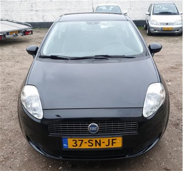 Fiat Grande Punto - 1.2 Sportsound ZEER NETJES KM 113.000 NAP BJ 2006 19-12-2020 APK , KLEUR ZWART - 1