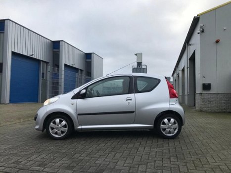 Peugeot 107 - 1.0-12V XR NIEUWE APK/AIRCO/ELEK.RAMEN/CENTRALE DEURVERGRENDELING - 1