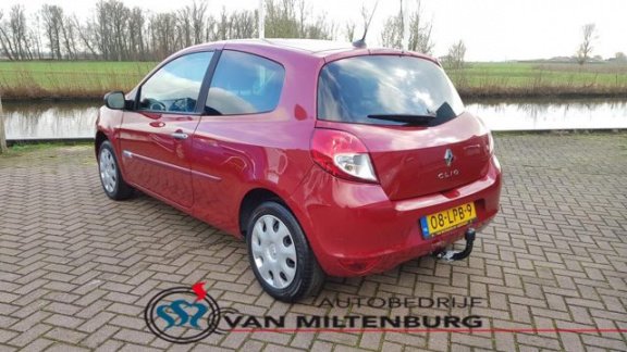 Renault Clio - 1.2 Authentique Airco Navigatie Trekhaak - 1