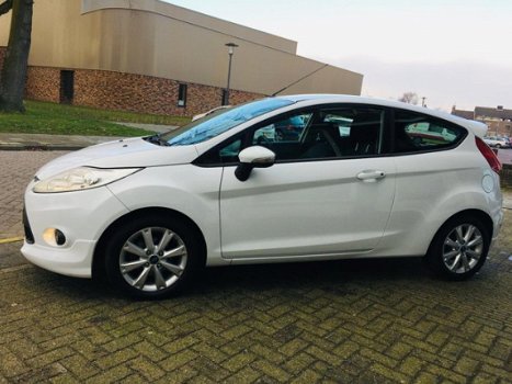 Ford Fiesta - 1.6 Sport 120 pk/ CLIMATE/ USB/ AUX/ ELEKTR.PAKKET/ CV/ NIEUW APK - 1