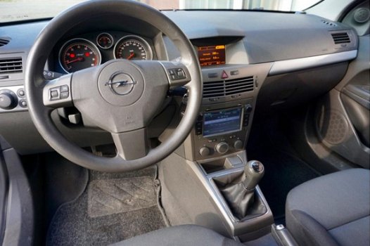 Opel Astra GTC - 1.6 Executive Airco Navi Trekhaak NAP APK - 1