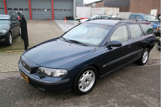 Volvo V70 - 2.4 D5 AWD Geartronic AUT Leer 4x4 Airco 2003 - 1