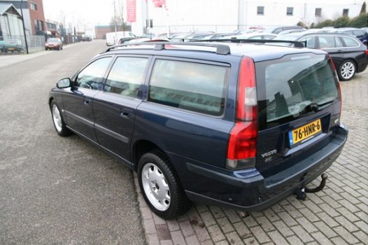 Volvo V70 - 2.4 D5 AWD Geartronic AUT Leer 4x4 Airco 2003 - 1