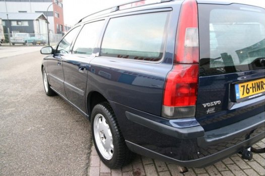 Volvo V70 - 2.4 D5 AWD Geartronic AUT Leer 4x4 Airco 2003 - 1