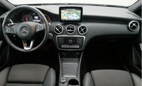 Mercedes-Benz A-klasse - 180 d Business Solution, Automaat, LED, Navigatie - 1