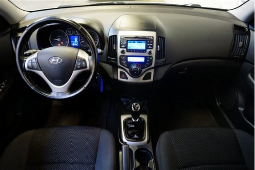 Hyundai i30 CW - 1.6i i-Motion Clima Control. Trekhaak. Nationale Autopas (NAP) - 1