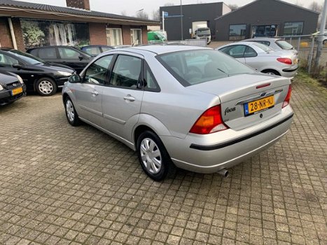 Ford Focus - 1.6-16V Ghia, airco.nieuw APK - 1