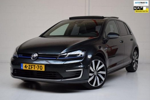 Volkswagen Golf - 1.4 TSI GTE 204PK EX BTW/Panoramadak/Xenon/Trekhaak/ORG.NED&1eEIG/18