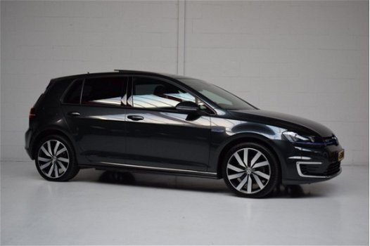 Volkswagen Golf - 1.4 TSI GTE 204PK EX BTW/Panoramadak/Xenon/Trekhaak/ORG.NED&1eEIG/18