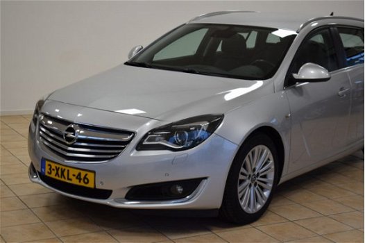 Opel Insignia Sports Tourer - 2.0 CDTI Business+ Navigatie/Stoel en stuur verwarming/Trekhaak - 1