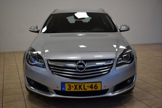 Opel Insignia Sports Tourer - 2.0 CDTI Business+ Navigatie/Stoel en stuur verwarming/Trekhaak - 1