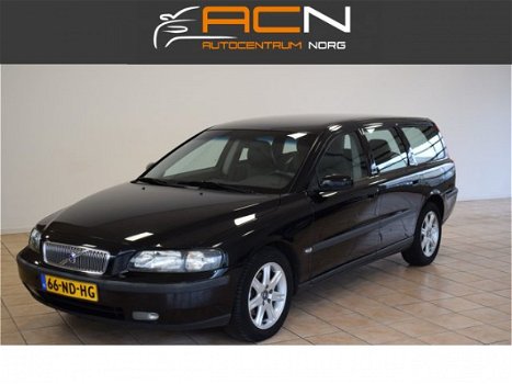 Volvo V70 - 2.4 D5 Edition II Navigatie/Dealer-onderhouden/Trekhaak/Half-leder - 1