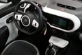Renault Twingo - 1.0 SCe Dynamique I Navigatie I Schuif/ Open dak I 6 Maanden BOVAG Garantie - 1 - Thumbnail