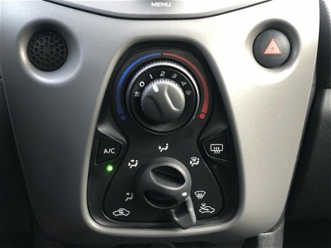 Peugeot 108 - 1.0 72pk 5DRS Active Pack Premium AIRCO/BLUETOOTH - 1