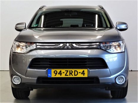 Mitsubishi Outlander - 2.0 Intense | Dealer onderhouden | Trekhaak | Keyless Entry | Cruise | Blueto - 1