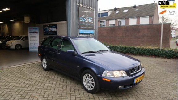 Volvo V40 - 1.8 Europa AUTOMAAT/AIRCO/NAVI/TREKHAAK/NAP - 1