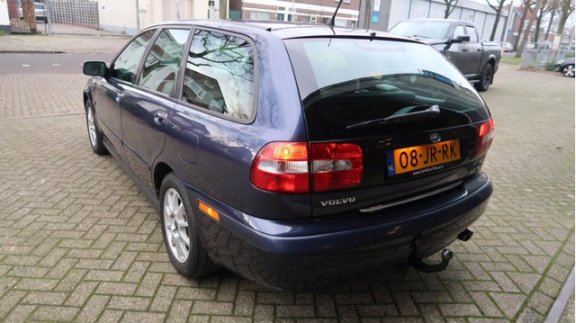 Volvo V40 - 1.8 Europa AUTOMAAT/AIRCO/NAVI/TREKHAAK/NAP - 1