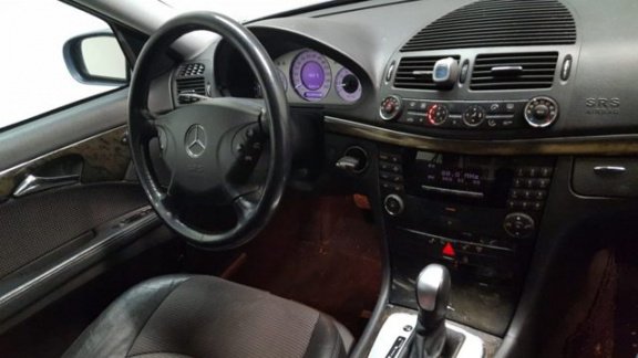 Mercedes-Benz E-klasse - E 240 AVANTGARDE AUT XENON MOOI YOUNGTIMER - 1