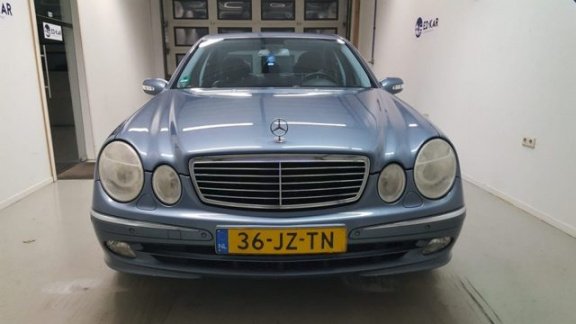 Mercedes-Benz E-klasse - E 240 AVANTGARDE AUT XENON MOOI YOUNGTIMER - 1