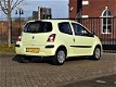 Renault Twingo - 1.2 Authentique Lage kilometrs / Dealer onderhouden / Nap - 1 - Thumbnail