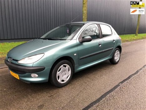 Peugeot 206 - 1.4 Gentry Nap, Nieuwe APK, Airco, Aux, Usb - 1