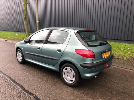 Peugeot 206 - 1.4 Gentry Nap, Nieuwe APK, Airco, Aux, Usb - 1