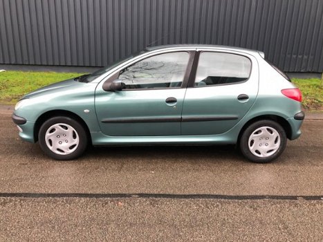 Peugeot 206 - 1.4 Gentry Nap, Nieuwe APK, Airco, Aux, Usb - 1